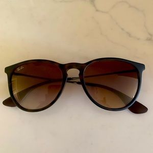 Ray Ban classic sunglasses. One lens has just a slight speckling.
